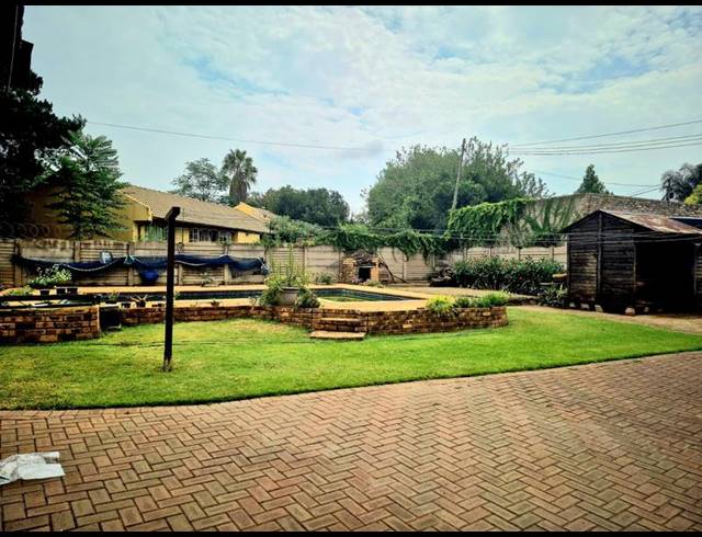 7 BEDROOM HOUSE FOR SALE IN HEUWELOORD